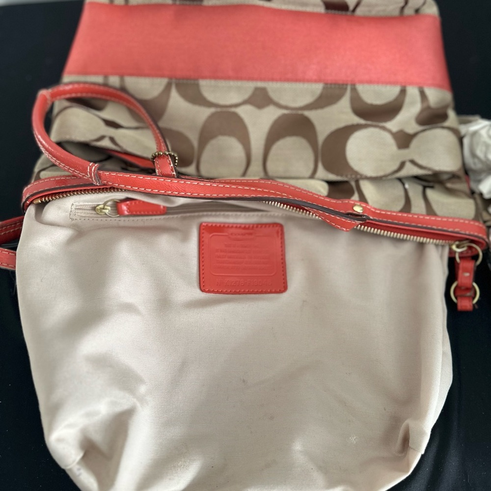 Used coach bag. - Picture 4 of 10
